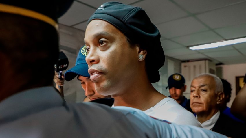 Ordenan prisión preventiva a Ronaldinho
