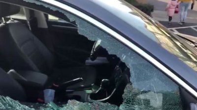 Vecinos preocupados: vandalizan docenas de autos en complejo de Natomas