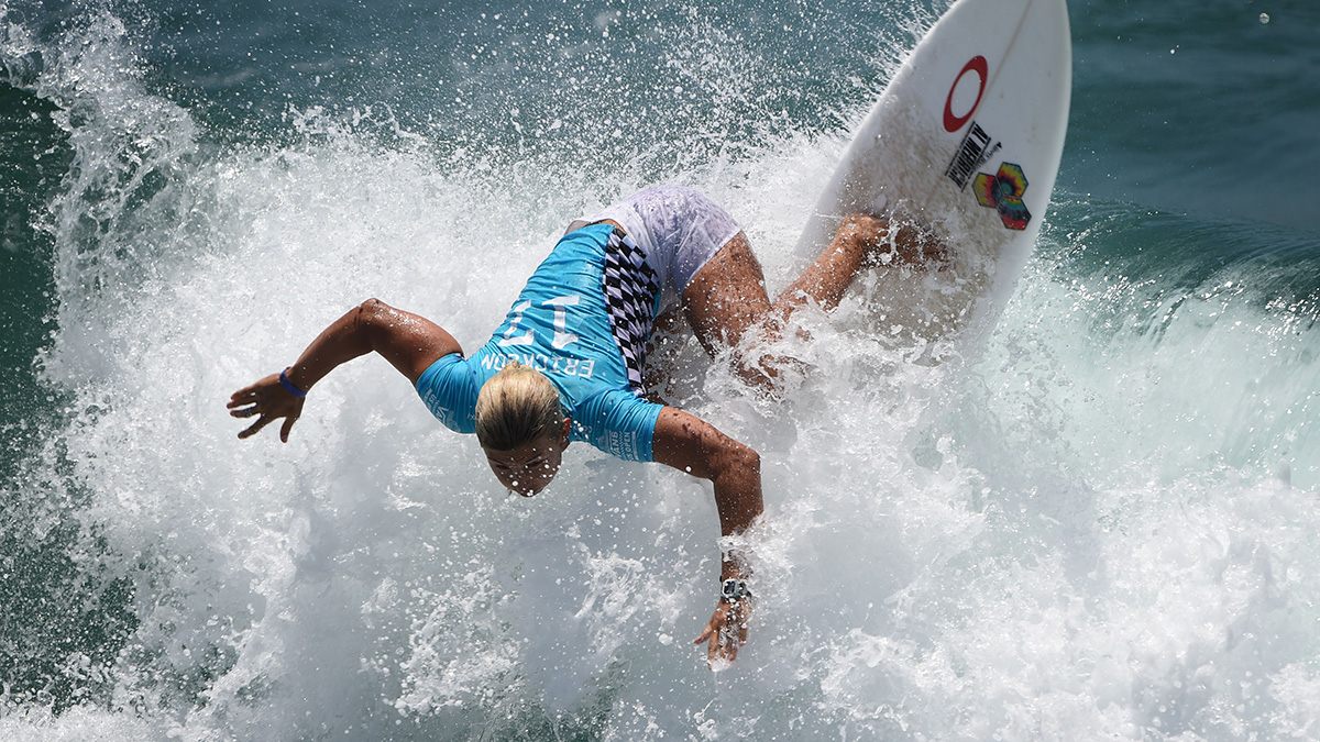 <strong>Deporte estatal</strong>: surf<br>Una adición reciente a esta larga lista, el surf se convirtió en el deporte estatal en agosto de 2018. En esta foto, Sage Erickson navega su camino para ganar su paso en la categoría femenina en la primera ronda del Abierto de Surf de Estados Unidos en Huntington Beach, California, el 25 de julio. 2016<br>