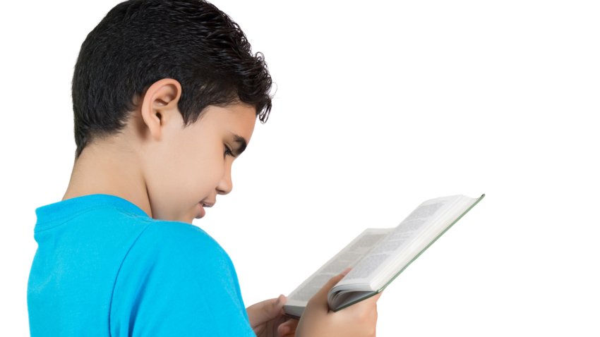 foto generica nino leyendo ft inmigracion