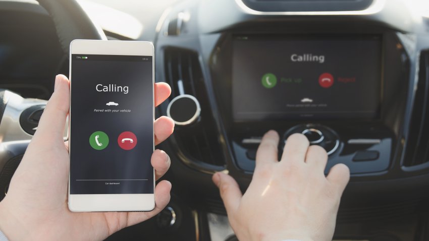 main-conectar-celular-auto-shutterstock_791955574