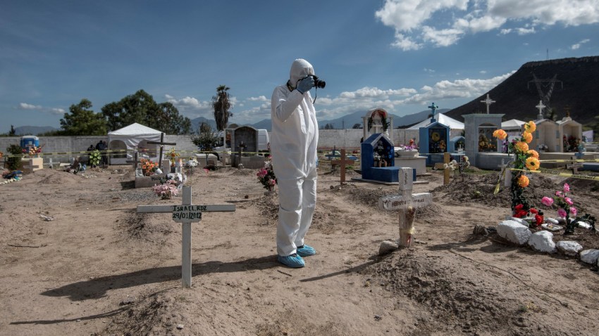 mexico-saltillo-exhuman-cuerpos
