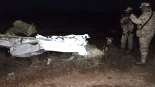 Soldados encuentran avioneta accidentada.