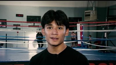 Joven hispano boxea para glorificar a Dios