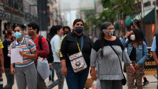 Personas con cubrebocas en Ciudad de México