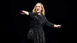 Adele se presenta en Genting Arena el 29 de marzo de 2016 en Birmingham, Inglaterra.