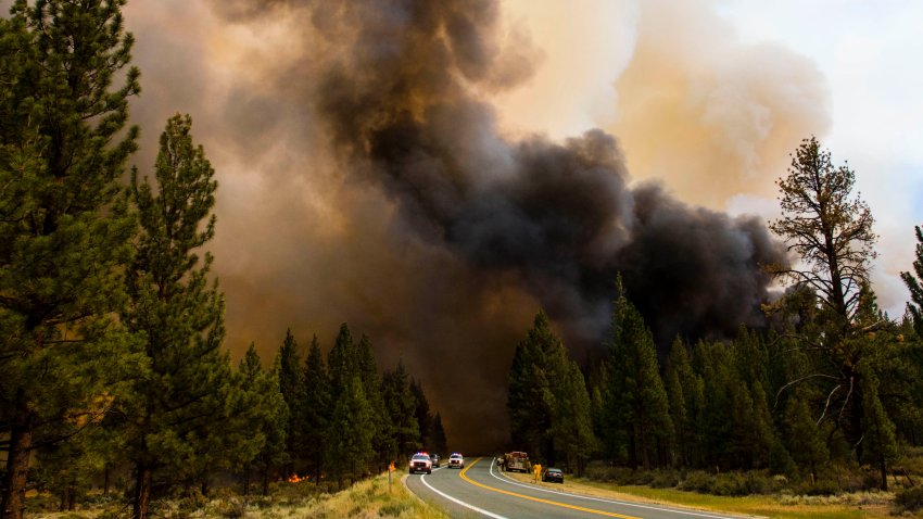 MARKLEEVILLE, CALIFORNIA, UNITED STATES – 2021/07/17: The Tamarack fire burns along the road.
The Tamarack fire continues to burn through more than 21,000 acres and is currently 0% contained. It was started by a lightning strike. (Photo by Ty O’Neil/SOPA Images/LightRocket via Getty Images)