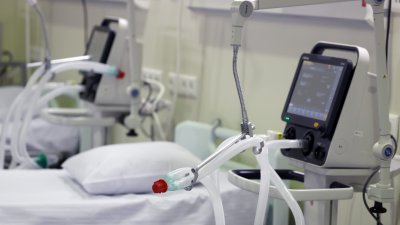 EEUU registra la cifra más baja de hospitalizaciones por COVID-19