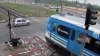 Dramático video: tren choca y arrastra auto en el que viajaba una familia