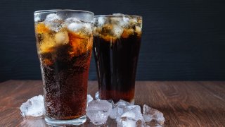 Imagen de archivo de un refresco de cola en un vaso.