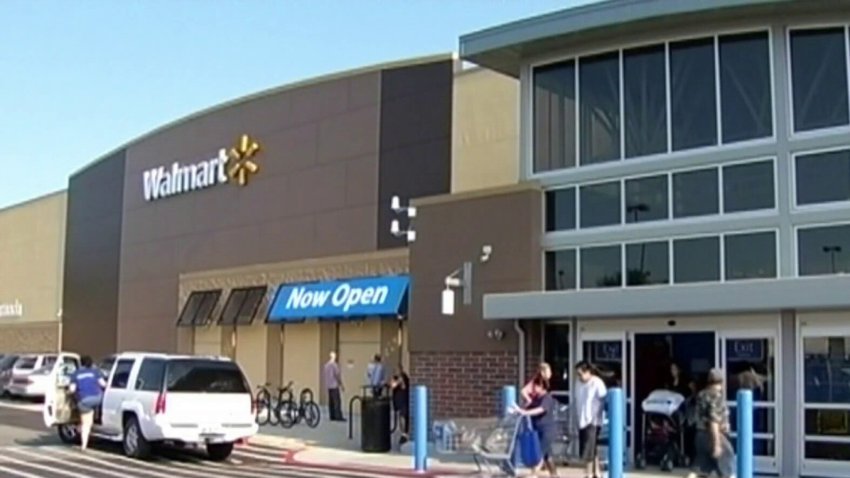 Walmart rebaja precios por exceso de inventario en algunos rubros