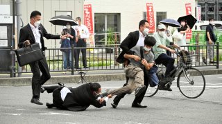 Seguridad japonesa detiene a principal sospechoso del atentado a Abe
