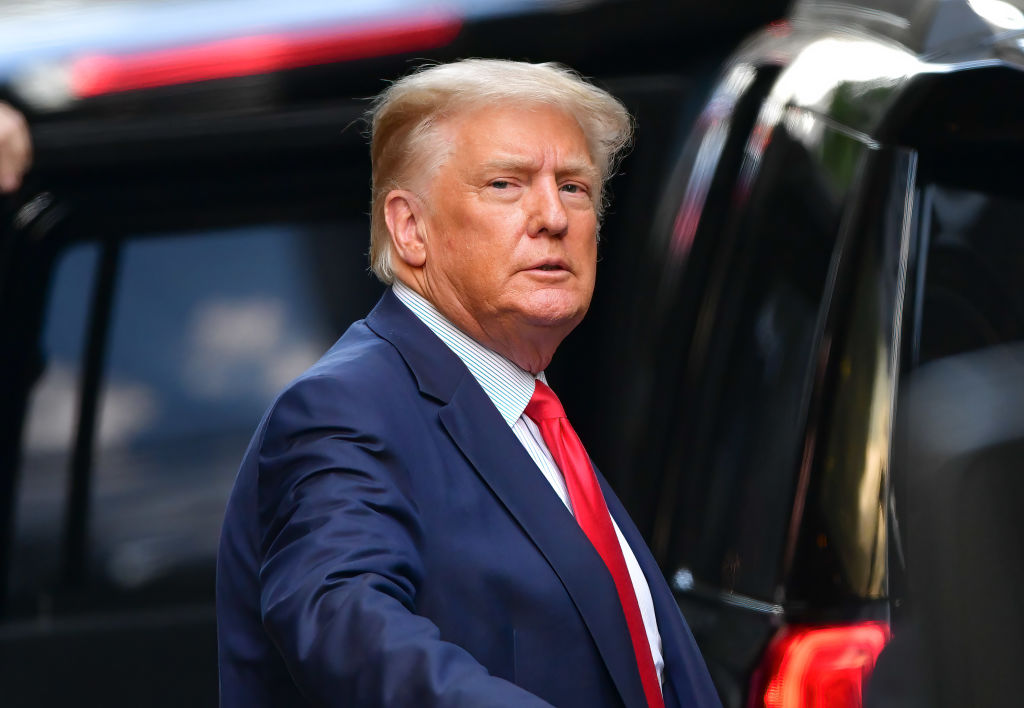 Trump invoca la Quinta Enmienda para no testificar sobre su compañía