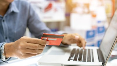 Advierten sobre estafas cibernética a adultos mayores en el El Dorado