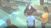 En video: director empuja violentamente a un estudiante; policía emite orden de arresto