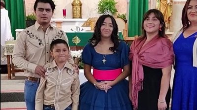 Sensación en redes sociales: así fue como esta quinceañera tejió su propio vestido