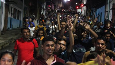 En video: caravana de venezolanos sale del sur de México