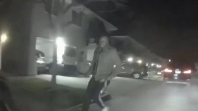 En video: conductor ataca con un machete a un repartidor de comida