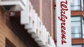 La señalización de Walgreens se ve en una tienda en Court Street el 5 de enero de 2023 en el vecindario de Brooklyn Heights del distrito de Brooklyn en la ciudad de Nueva York.