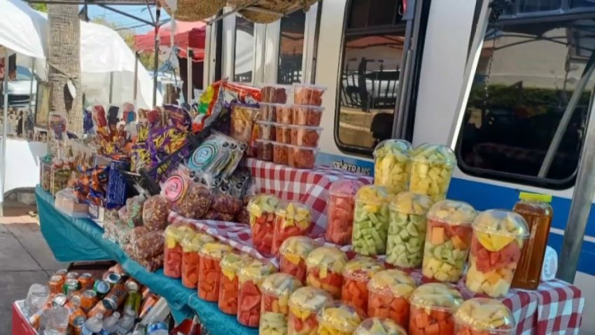 Vendedora ambulante de comida denuncia que no solo le robaron su mercancía sino también el auto en el que vendía.
