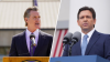 Newsom a gobernador de Florida: “pequeño y patético hombre” por supuesto envío de inmigrantes a Sacramento