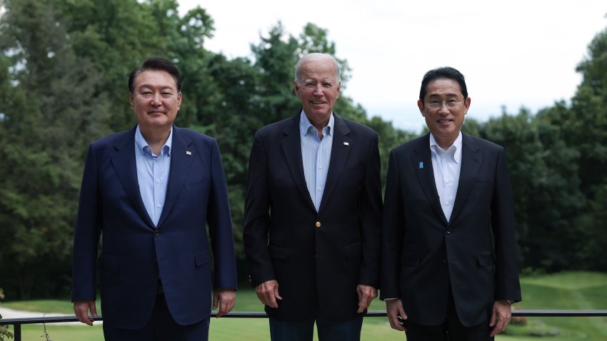 Biden se reúne con los líderes de Japón y Corea del Sur