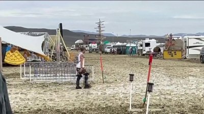 Asistentes a “Burning Man” quedan atrapados en el desierto de Nevada