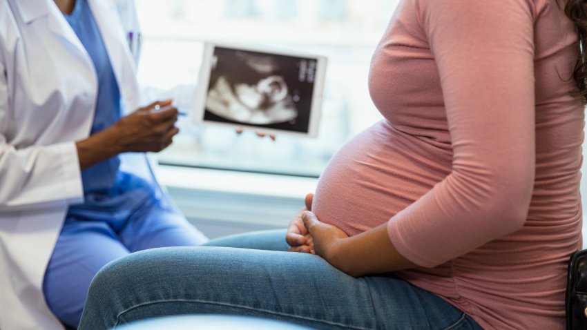 Mujeres latinas son más propensas a complicaciones en el embarazo. Este programa fue creado para ayudarlas