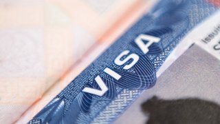 Las restricciones de visas impuestas por Washington incluyen también a familiares de los funcionarios, empresarios y congresistas, informó el Departamento de Estado.