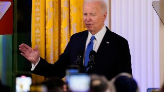 Biden ofrece ayuda a Japón para recuperarse del terremoto