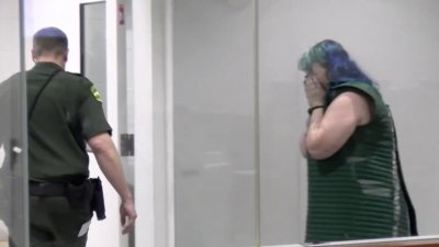 Comparece en corte madre acusada de matar a su hijo adoptivo en Sacramento