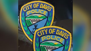La policía de Davis advierte sobre un sujeto que se expone y acosa a víctimas.