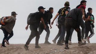 El tema de la inmigración se refleja en las elecciones en EEUU y México: por su inclusión y por su omisión.