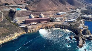 Un acuerdo para cerrar las instalaciones quedó anulado después de que el gobernador demócrata Gavin Newsom interviniera y dijera que se necesita energía de la planta nuclear para evitar apagones.