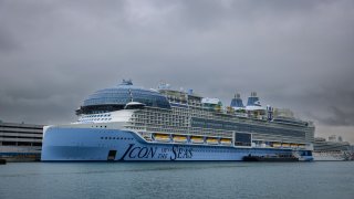 El crucero Royal Caribbean Icon of the Seas atracó en PortMiami, Miami (Florida, EE.UU.), el jueves 11 de enero de 2024. El Icon of the Seas, el crucero más grande del mundo, zarpa para su viaje inaugural el 27 de enero. Fotógrafa: Eva Marie Uzcategui/Bloomberg vía Getty Images