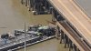 Barcaza choca contra puente en Texas y provoca derrame de petróleo