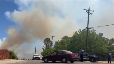 Miles de residentes evacuados por incendio sin control en el norte de California