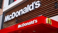 Restaurante McDonald’s en Manhattan, Nueva York, Estados Unidos, el 5 de julio de 2024. (Foto de Beata Zawrzel/NurPhoto vía Getty Images)