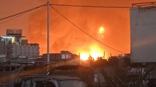 Los bombazos israelíes sacudieron la ciudad portuaria de Hodeida, en Yemen, este sábado.