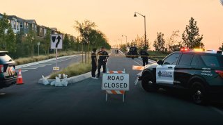 Un conductor choca contra poste de luz y pierde la vida en Tracy