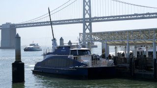 El catamarán de 70 pies llamado MV Sea Change transportará hasta 75 pasajeros a lo largo del paseo marítimo entre el Muelle 41 y la terminal de ferry del centro de San Francisco a partir del 19 de julio, indicaron las autoridades.