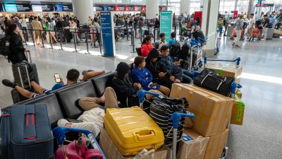 Tormentas causan retrasos y cancelaciones de vuelos en algunos aeropuertos de EEUU