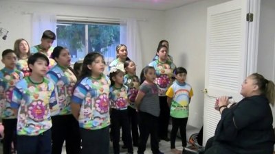 Menores de Sacramento aprenden a amar la cultura hispana a través del arte