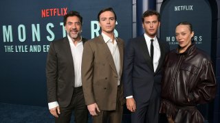 De izquierda a derecha. Javier Bardem, Nicholas Alexander Chavez, Cooper Koch y Chloë Sevigny, cuando presentaron la serie de Netflix, el pasado 16 de septiembre en Los Ángeles.