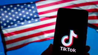 El gobierno del presidente Biden busca formas de mantener TikTok disponible en Estados Unidos.