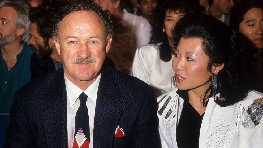 LOS ANGELES – 1986:  Actor Gene Hackman and wife Betsy Arakawa pose for a portrait in 1986 in Los Angeles, California. (Photo by Donaldson Collection/Michael Ochs Archives/Getty Images)