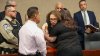 Hermana de víctima en masacre de El Paso abraza al asesino durante audiencia