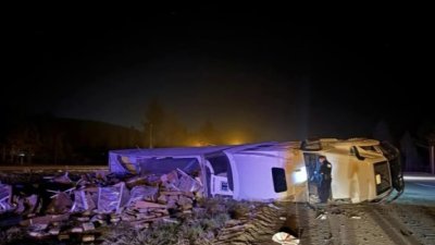 Se vuelca camión con cargamento de huevo en autopista de Truckee