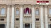 Así esperan frente el balcón donde anunciarán quién es el nuevo líder de la Iglesia Católica