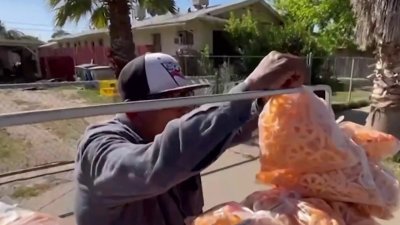 Así se protegen los vendedores ambulantes del calor excesivo en Fresno